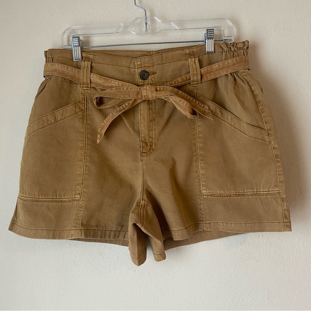 Old Navy tan high-waisted paper-bag cargo shorts with tie belt